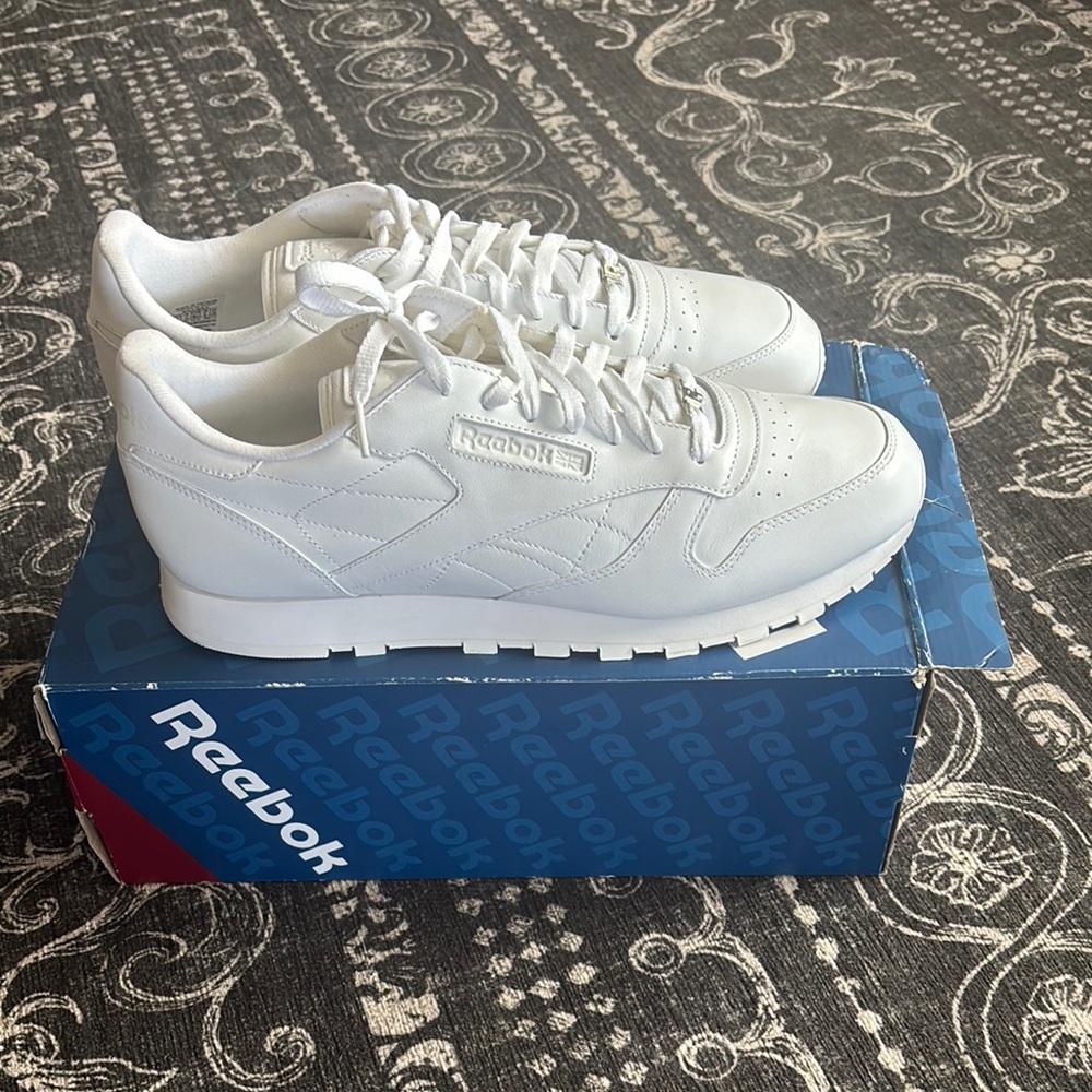 Reebok White Sneakers Classic Minimalist Design